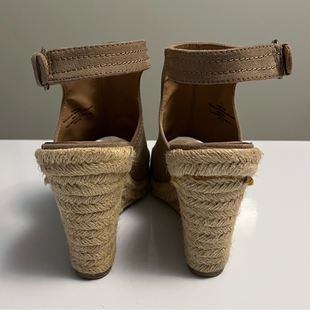 Universal Thread Wedge Sandals - Picture 4 of 8